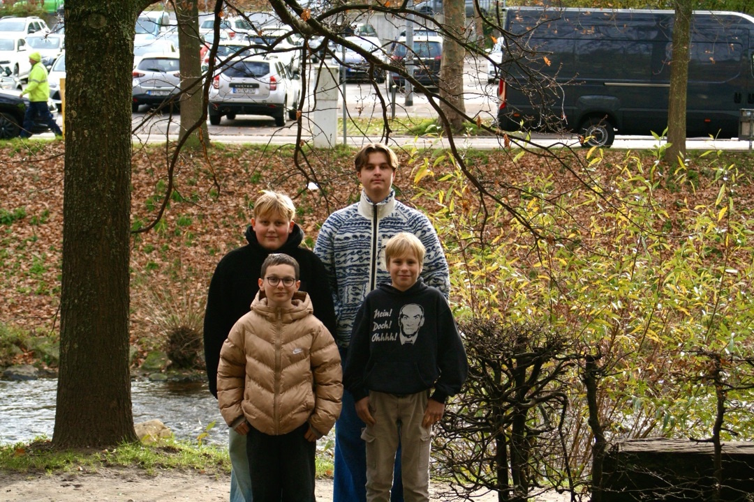 Fotografen: Samuel Bismarck und Janne Wacker (hinten), Tom Eberhardt und Luc Busse (vorne) Image