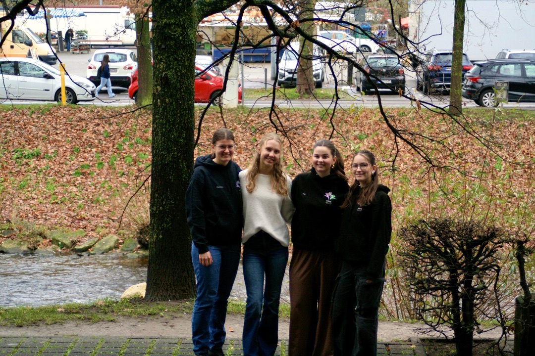 Schulkonferenzvertreterinnen mit Stellvertreterin: Carolin Battermann, Julina Stern, Ina Reime und Anjulie Thiel Image